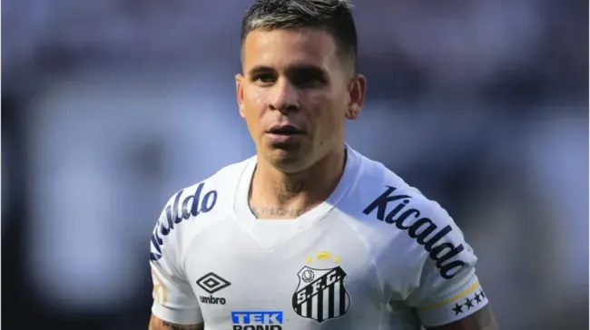 Foto: Ettore Chiereguini/AGIF – Soltedo em jogo pelo Santos