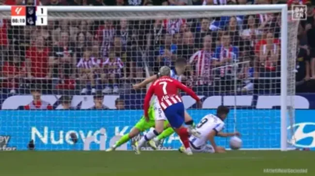 La mano de Carlos Fernández. Captura DAZN.