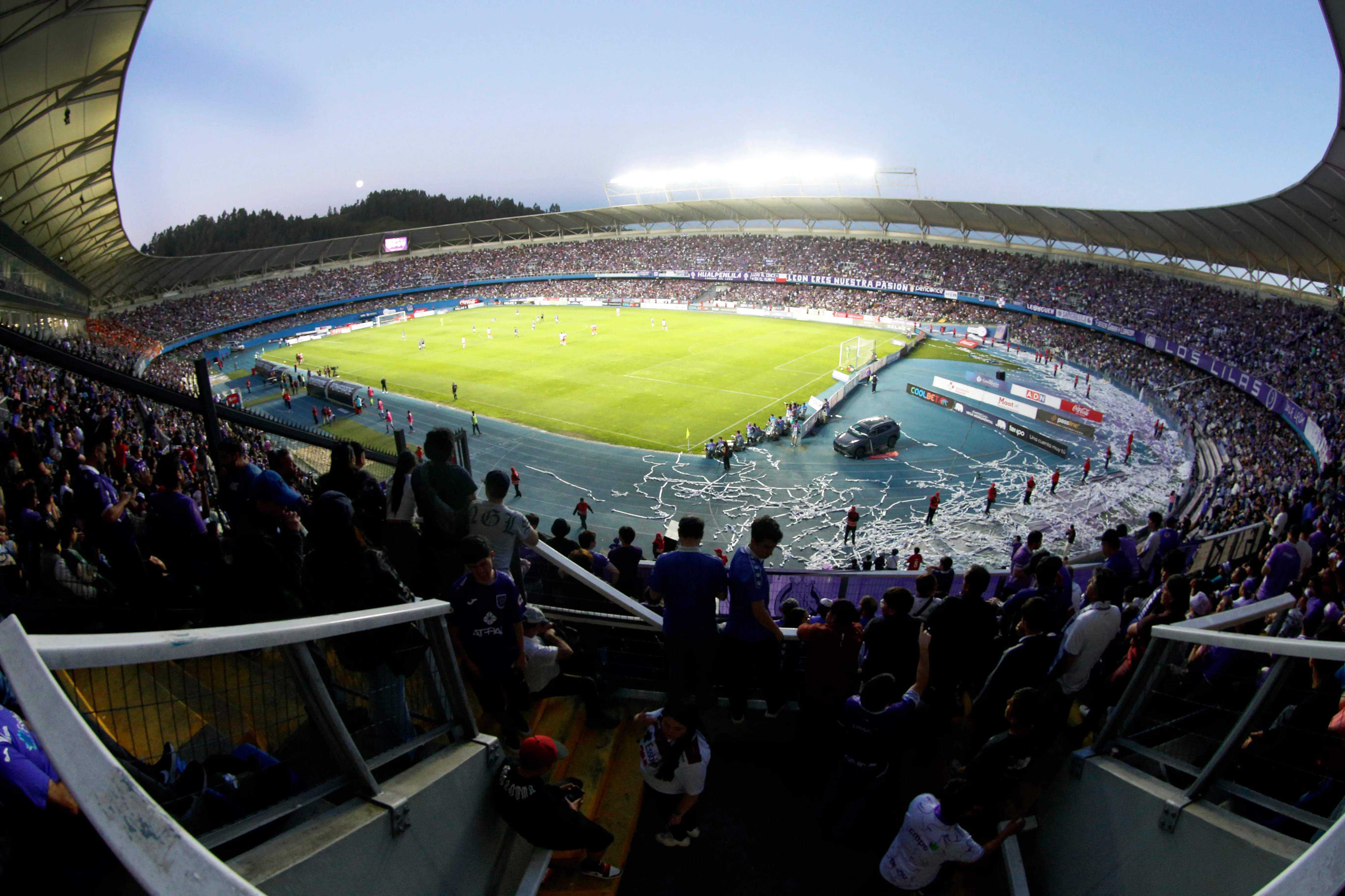 Los hinchas del Conce acompañaron a su equipo en el ascenso. Foto: Marco Vázquez/Photosport