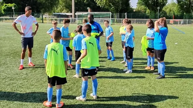Stages Raphael Varane, el campus del francés para trasladar su experiencia a los futbolistas del mañana.
