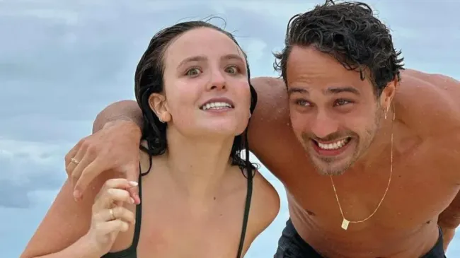 Larissa Manoela e André Luiz Frambach curtem dia na praia em clima fechado – Foto: Instagram/Reprodução