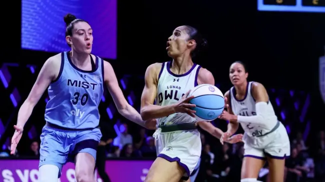 Skylar Diggins-Smith  of the Lunar Owls drives ahead of Breanna Stewart #30 (Carmen Mandato/Getty Images)