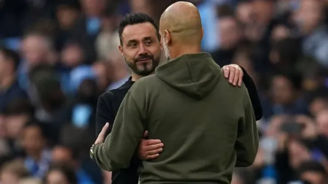 De Zerbi y un abrazo con Guardiola antes de enfrentarse (IMAGO / PA Images).