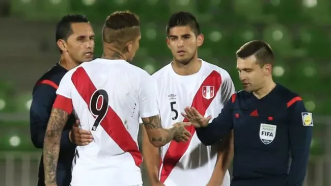 Paolo Guerrero y Carlos Zambrano en la Selección Peruana. (Foto: Diario El Bocón).