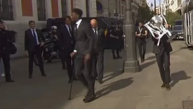 Aurélien Tchouaméni en las calles de la Puerta del Sol.