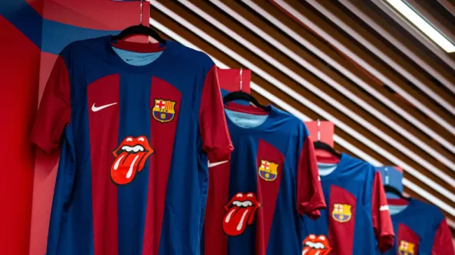 Por qué el Barcelona lleva la lengua de The Rolling Stones en su camiseta y  no el logo de Spotify en el Clásico contra el Real Madrid de LaLiga  2023-2024