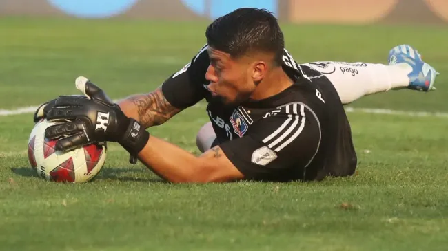 Brayan Cortés seguirá atajando en Colo Colo, por lo menos en el corto plazo. | Foto: Photosport.