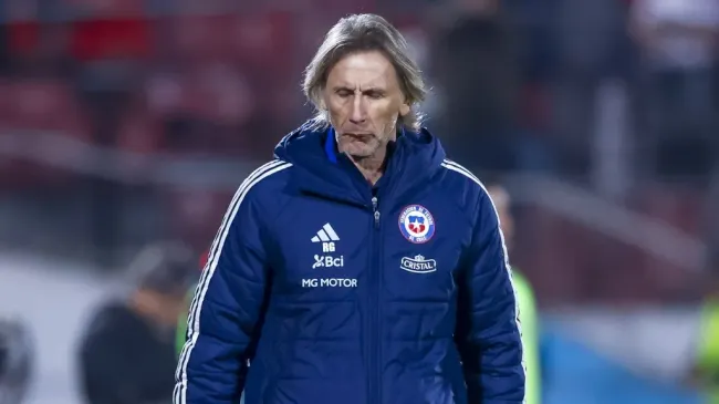 Ricardo Gareca lleva en estas Eliminatorias apenas una victoria, dos empates y cinco derrotas con seis goles a favor y 15 en contra. | Foto: Photosport.