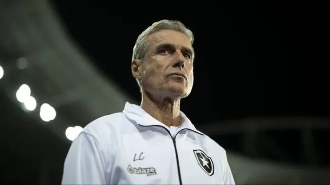 Luís Castro deixou o Botafogo em meio à última temporada (Foto: Jorge Rodrigues/AGIF)