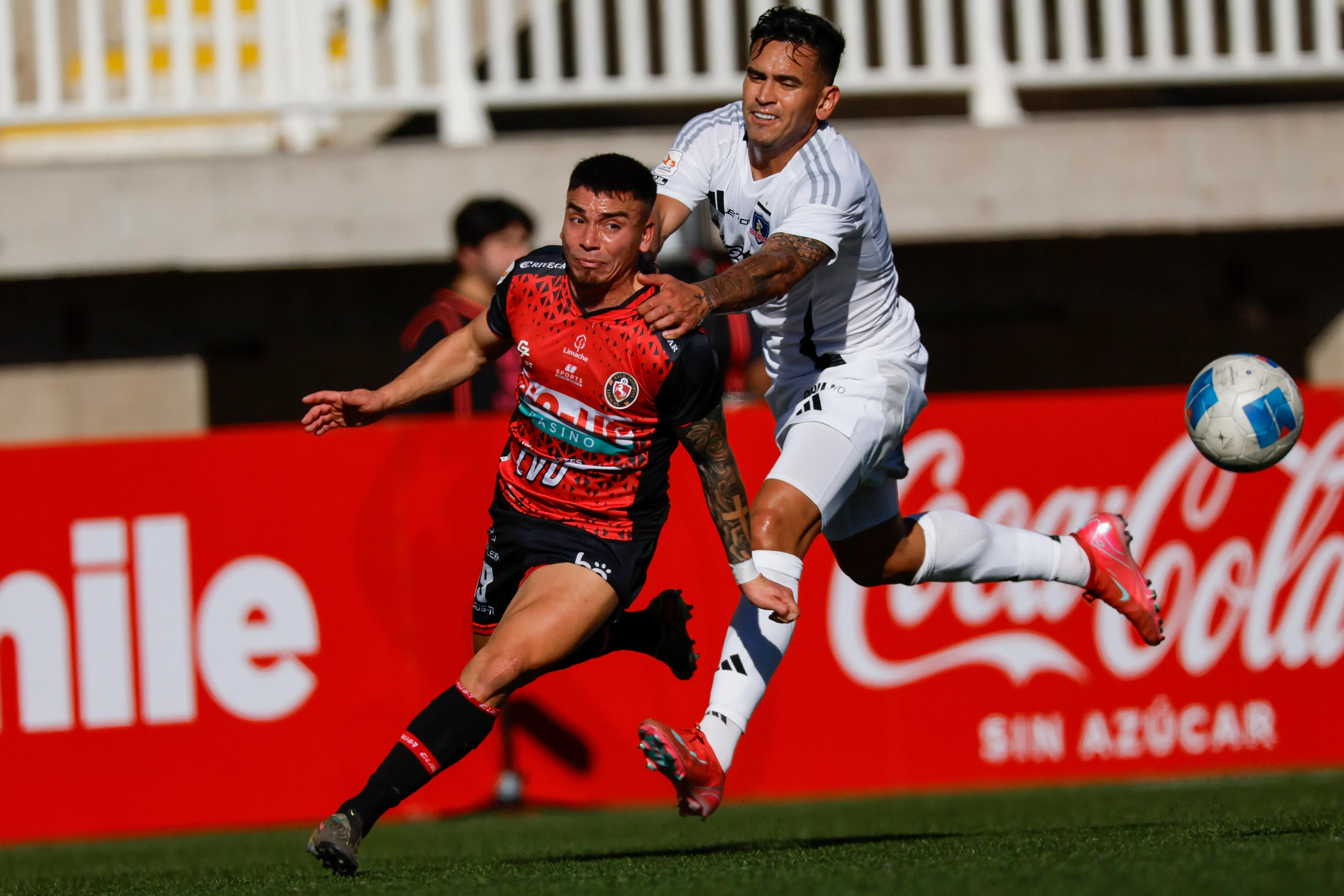 Daniel Castro jugando contra Colo Colo. Foto: Andres Pina/Aton Chile