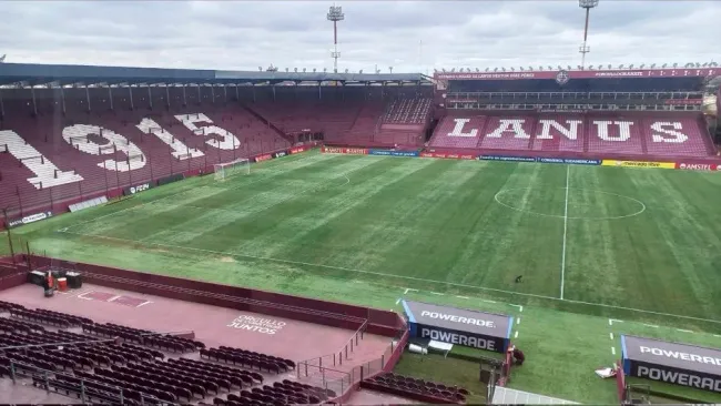 Así luce el estado del campo de juego de la cancha de Lanús para Racing vs. Sportivo Luqueño. (Foto: Fortaleza Granate)