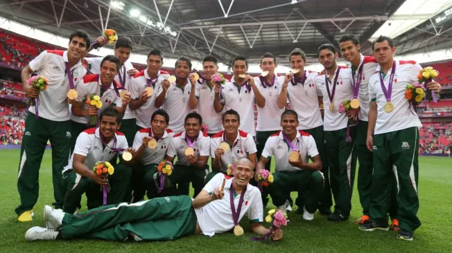 Gold medal winners Mexico pose with their medals after the medal ceremony for the Men’s Football Final between Brazil and Mexico on Day 15 of the London 2012 Olympic Games at Wembley Stadium on August 11, 2012 in London, England. (Photo by Julian Finney/Getty Images)