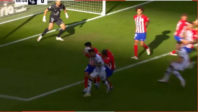 La mano que no fue penal para la Real Sociedad. Captura DAZN.