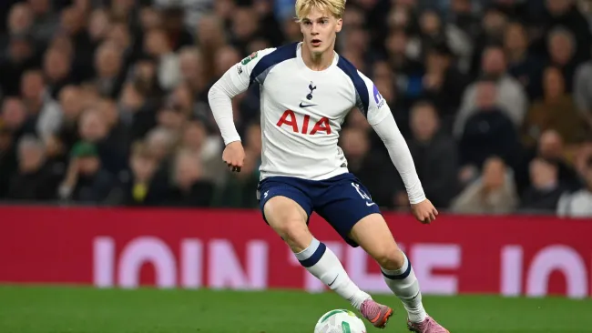 Bergvall durante partida da Carabao Cup. Foto: Mike Hewitt/Getty Images