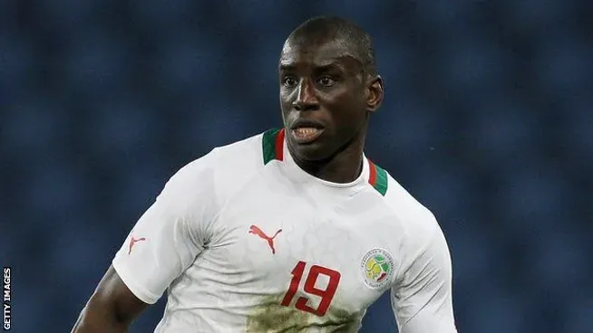 Demba Ba jugó 18 meses en Chelsea, nació en Francia pero decidió representar a Senegal.
