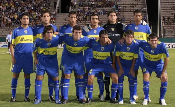 Fischer, por delante de Matías Silvestre, en el verano del 2006. Foto IG Fischer