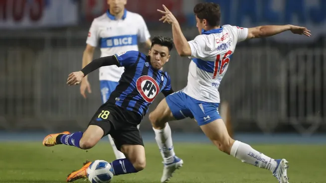 Gutiérrez defendiendo a Huachipato contra Montes de Católica (Photosport)