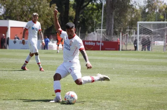 Michael Sambataro con la camiseta de Huracán.