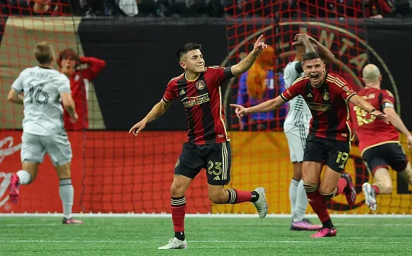 Thiago Almada em partida pelo pelo Atlanta United contra o San Jose Earthquakes, no Mercedes-Benz Stadium, no dia 23/02/2023. Foto: C. Cox/Getty Images