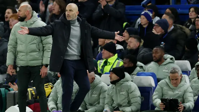Enzo Maresca reage durante partida do Chelsea na Premier League. Foto: Eddie Keogh/Getty Images