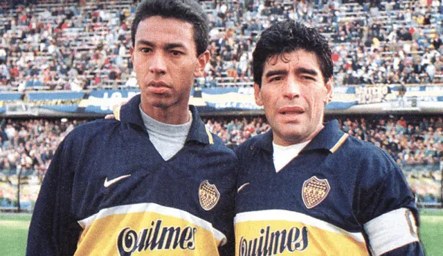 Nolberto Solano y Diego Armando Maradona, durante la etapa que coincidieron en Boca Juniors. (Foto: La República)