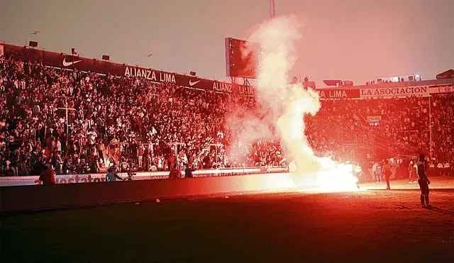 El apagón en el Estadio Alejandro Villanueva. (Foto: Twitter).