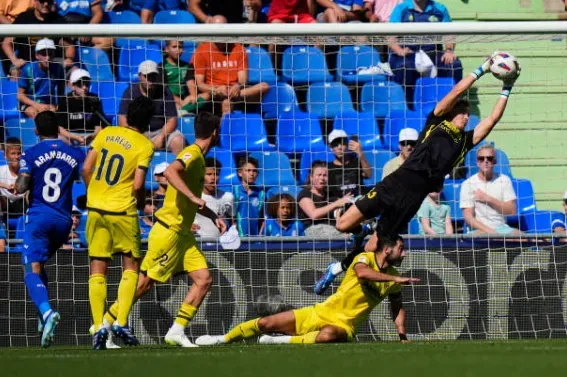 Una de las tapadas del sueco-danés Filip Jörgensen. (Getty Images).