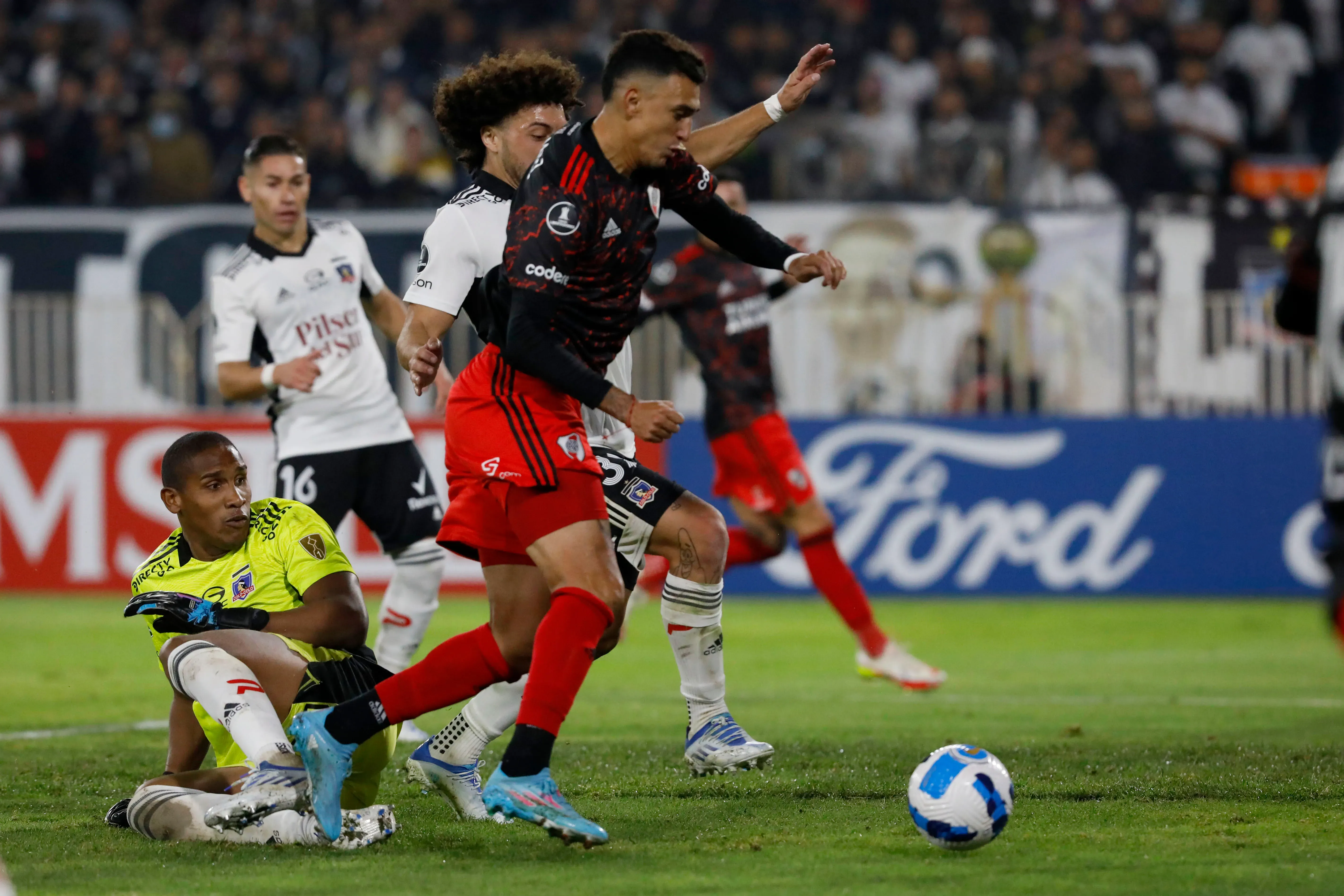 Matías Suárez enfrentó a Colo Colo vistiendo la de River Plate | Photosport