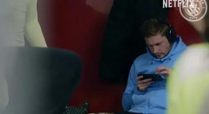 Jugar al Candy Crush, la curiosa rutina pre partido de Kevin De Bruyne.