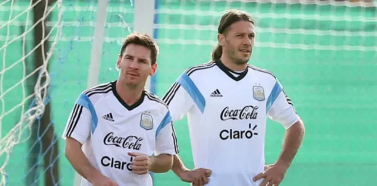 Lionel Messi y Martín Demichelis, juntos en un entrenamiento de la Selección Argentina.