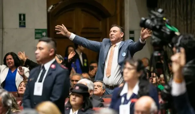 Evangélicos y protestantes orando en su día