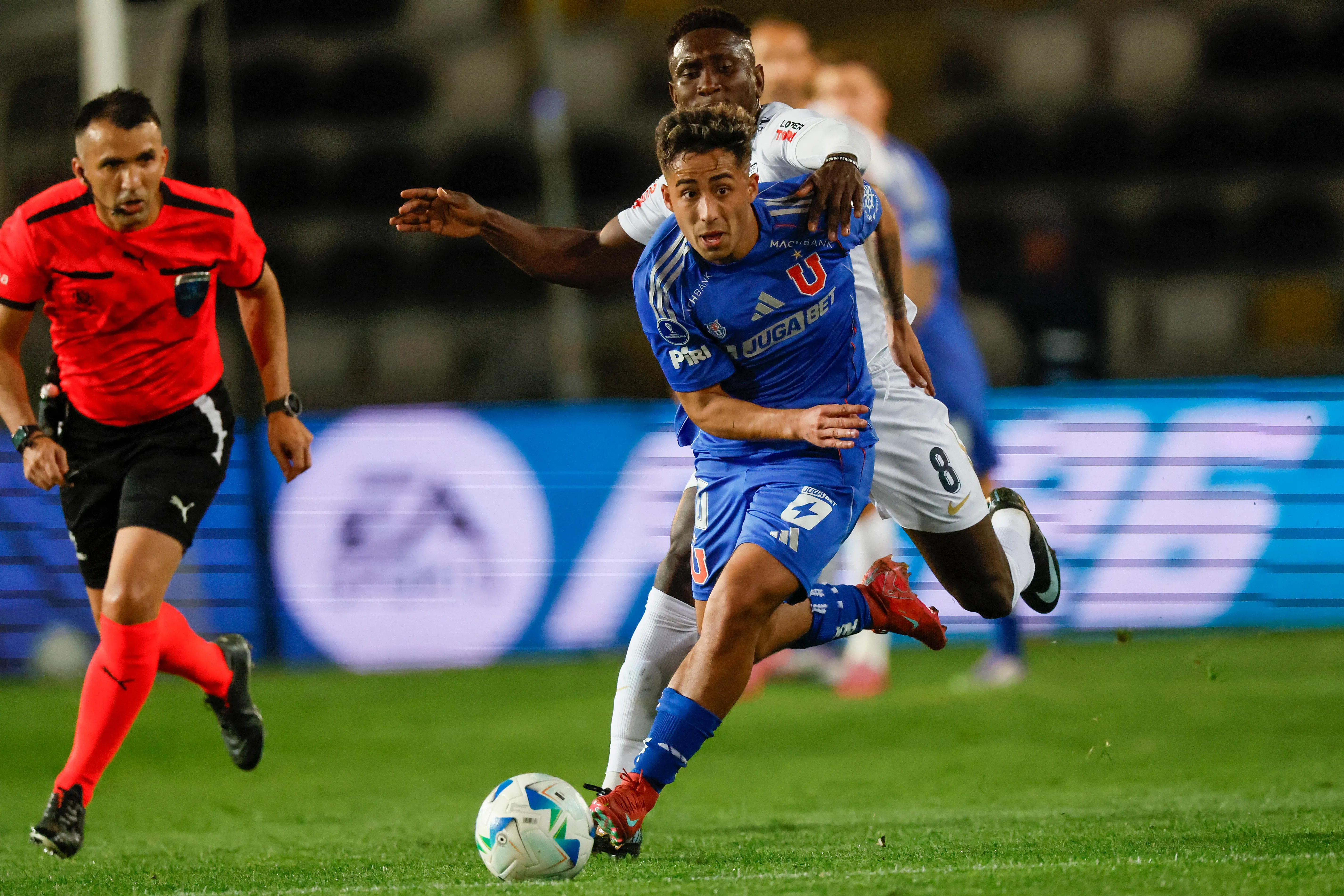 Lucas Assadi tiene contrato hasta fines de 2026 con Universidad de Chile. Foto: Andres Pina/Photosport