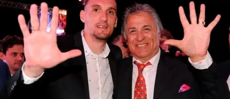 Armani y Fillol en una cena de la Fundación River hace unos años.