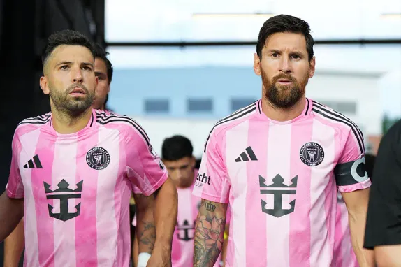 Messi y Jordi Alba fueron sancionados por la MLS (Getty Images)