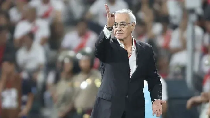 Jorge Fossati dirigiendo a la Selección Peruana. (Foto: Twitter).