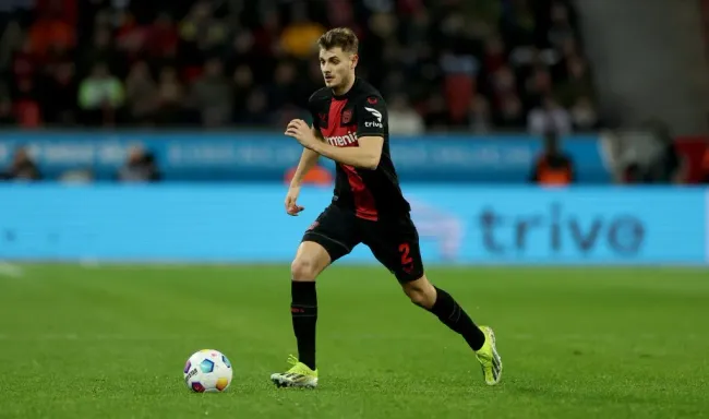 Stanisić retornou há pouco tempo após se destacar pelo rival Leverkusen na última temporada (Foto: Lars Baron/Getty Images)