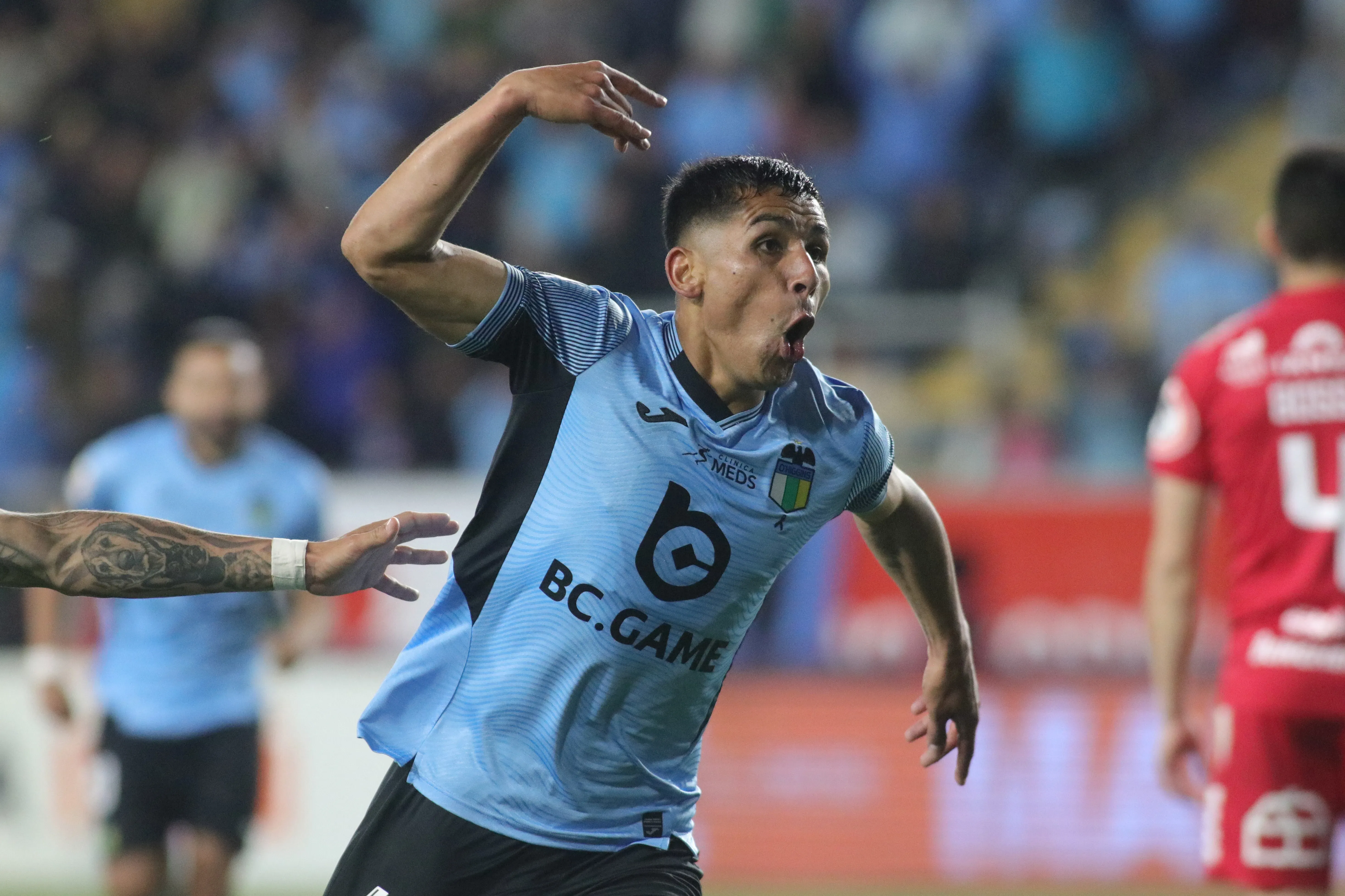 Pavez y el golazo del año ante Ñublense /Photosport