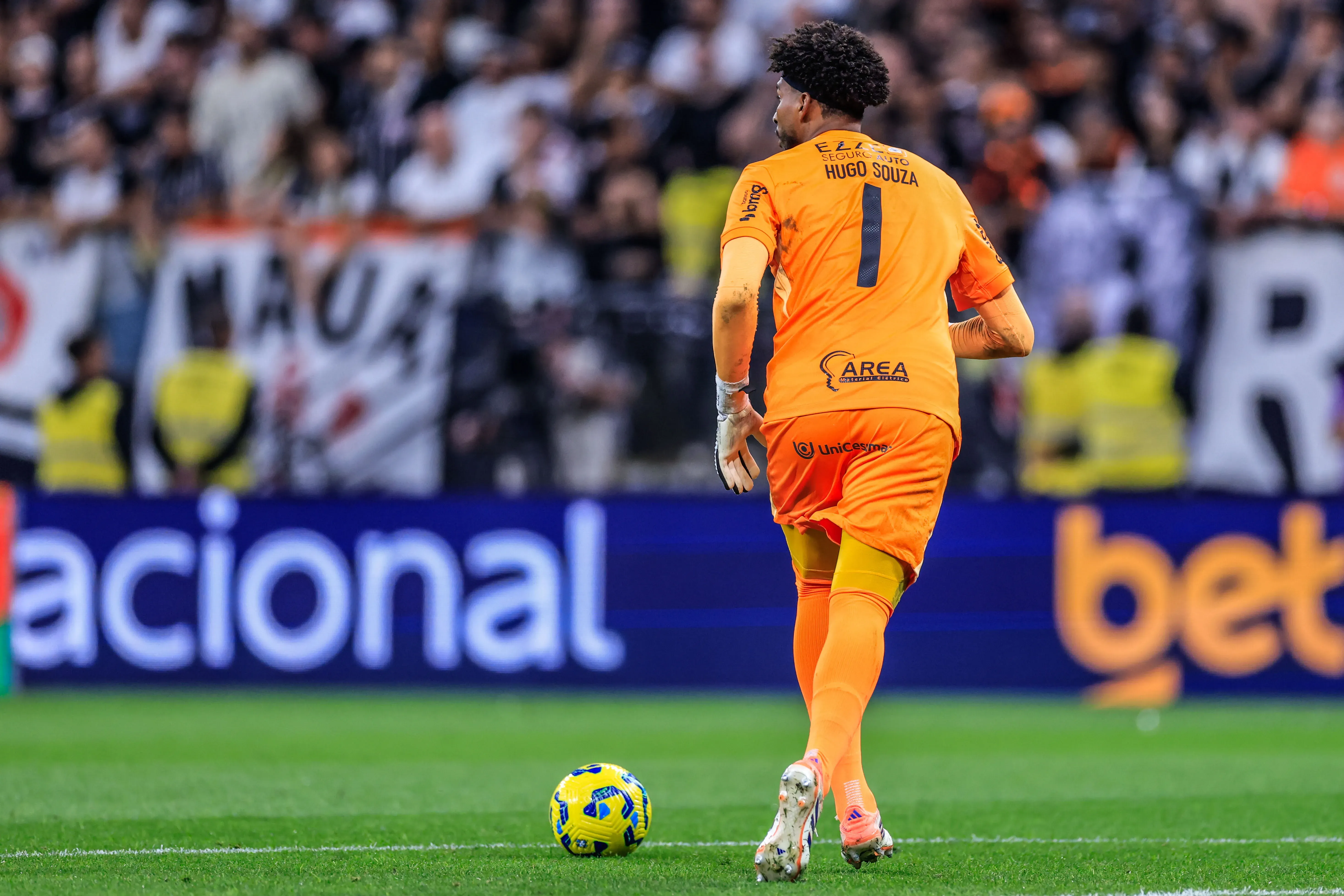 Hugo Souza goleiro do Corinthians durante partida contra o Cruzeiro. Foto: Marcello Zambrana/AGIF