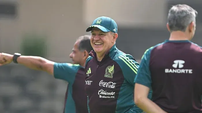 Javier Aguirre empieza a pensar el equipo para enfrentar a Nueva Zelanda [Foto: Mi Selección MX]