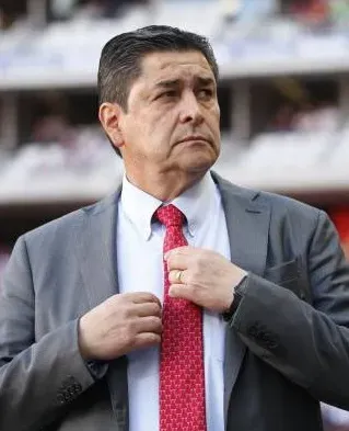 Luis Fernando Tena, DT de Guatemala.