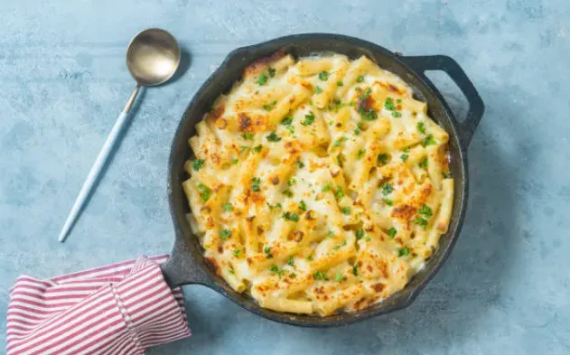 Pasta con queso gratinado. (Getty)