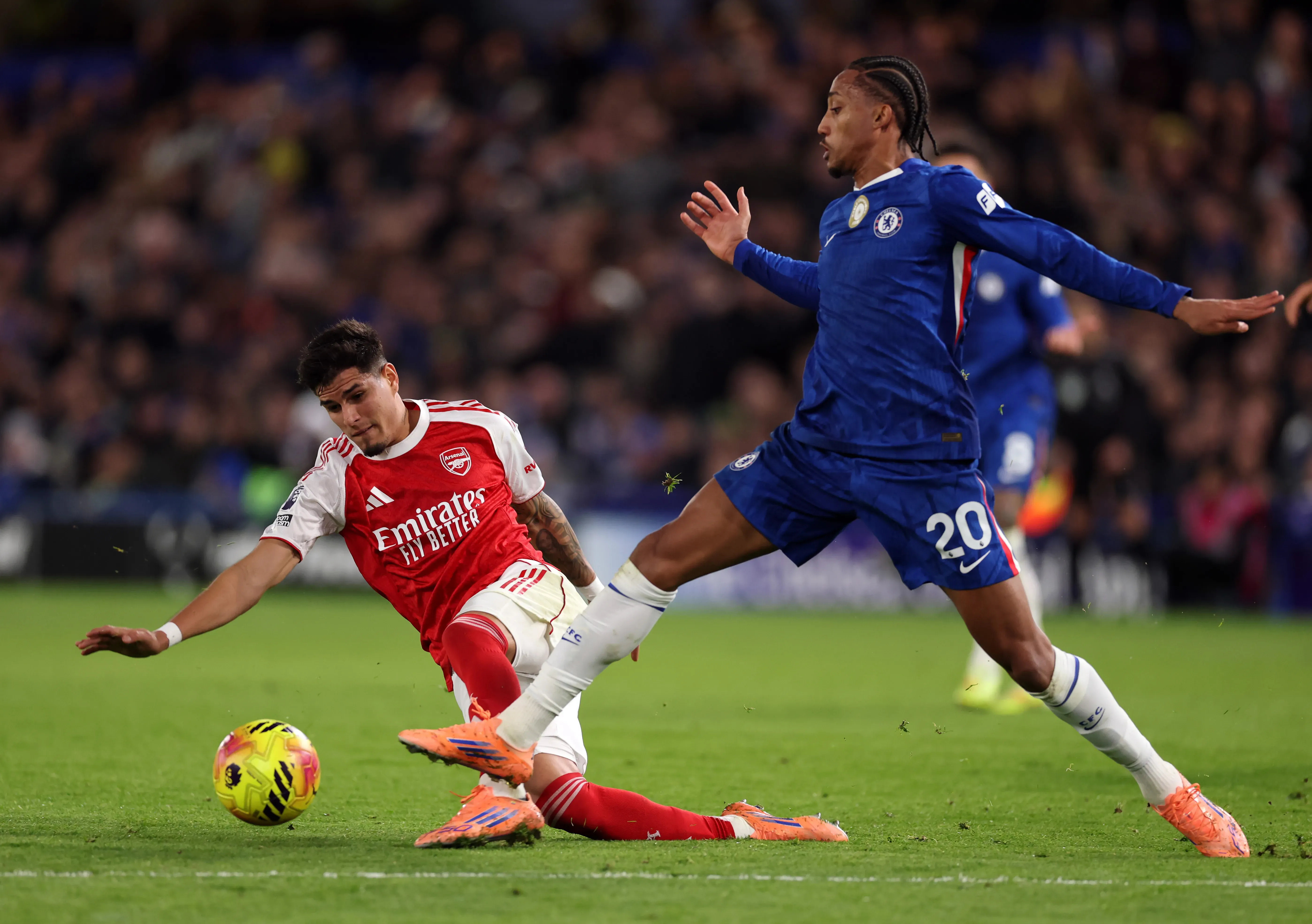 Piero Hincapié llegó a Arsenal y no a Chelsea. (Foto: GettyImages)