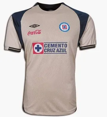 La playera color arena de Cruz Azul con Umbro. (Foto: Umbro)