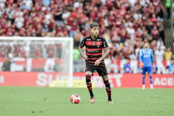 Erick Pulgar em partida do Flamengo