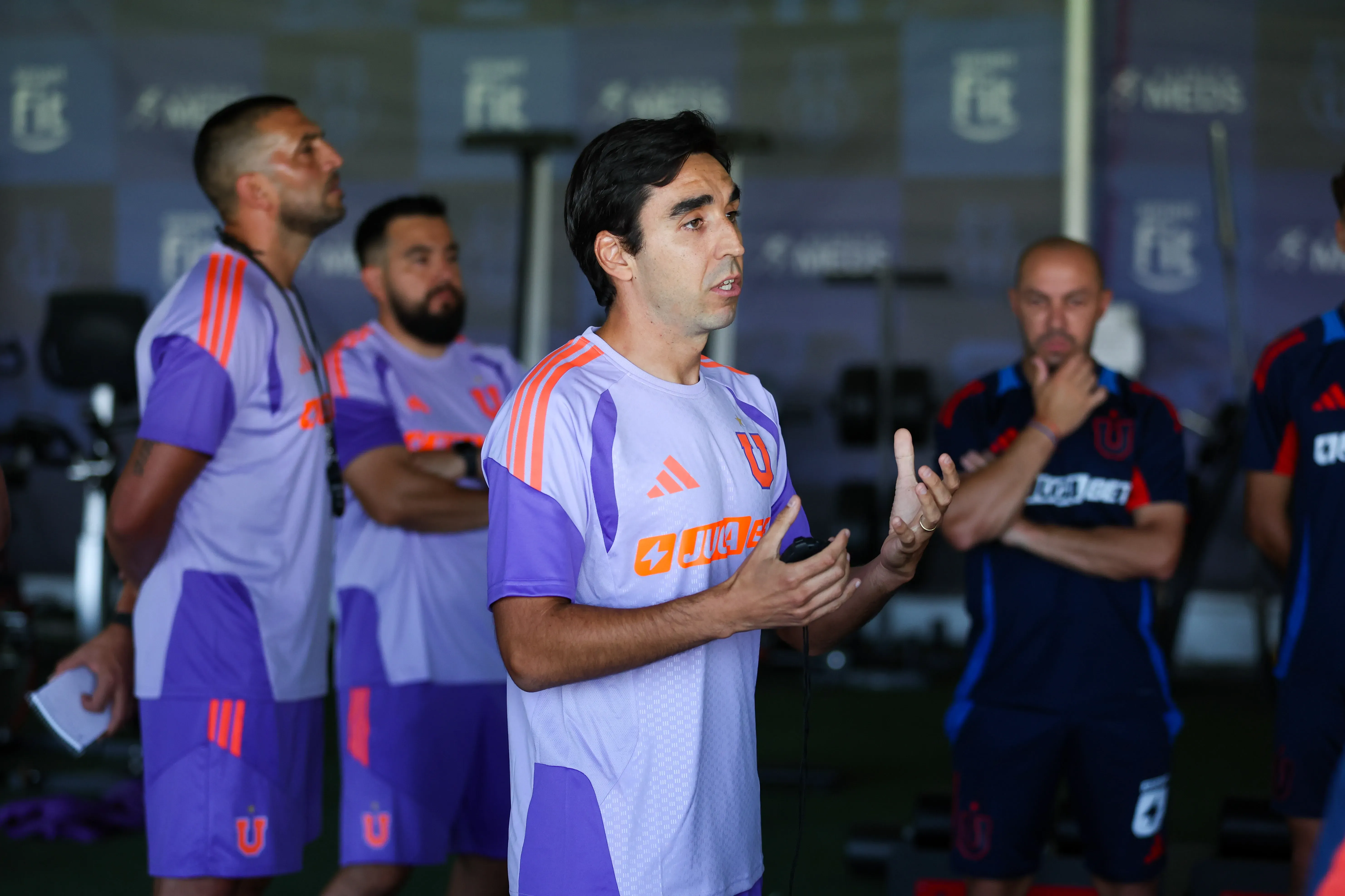 Marcelo Díaz estuvo en el primer día de trabajo de Paqui Meneghini en la U. Foto: U de Chile