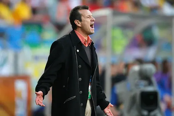 ,Dunga dirigió a Brasil en el Mundial de Sudáfrica 2010.