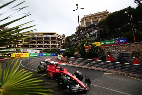 Piloto da casa, Leclerc pode ter o seu futuro em risco na Ferrari. Créditos: Eric Alonso/Getty Images