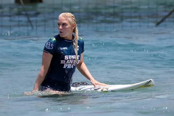 Tatiana Weston-Webb é a única surfista brasileira classificada para os Jogos de Paris 2024.Créditos: Sean M. Haffey/Getty Images