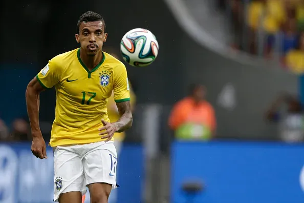 Luiz Gustavo em atividade pela Seleção Brasileira. (Photo by Laurens Lindhout/Soccrates/Getty Images)