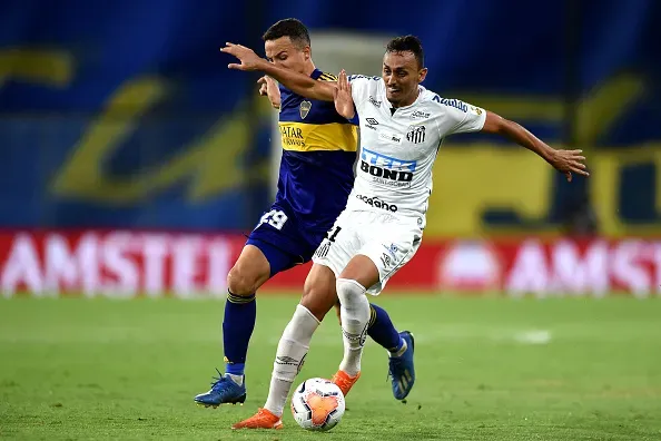 Foto: Marcelo Endelli/Getty Images – Pituca deverá voltar a vestir a camisa do Santos